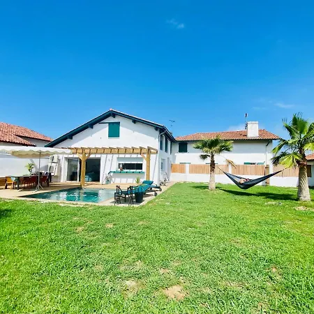 La Maison Chuchuenia Villa *